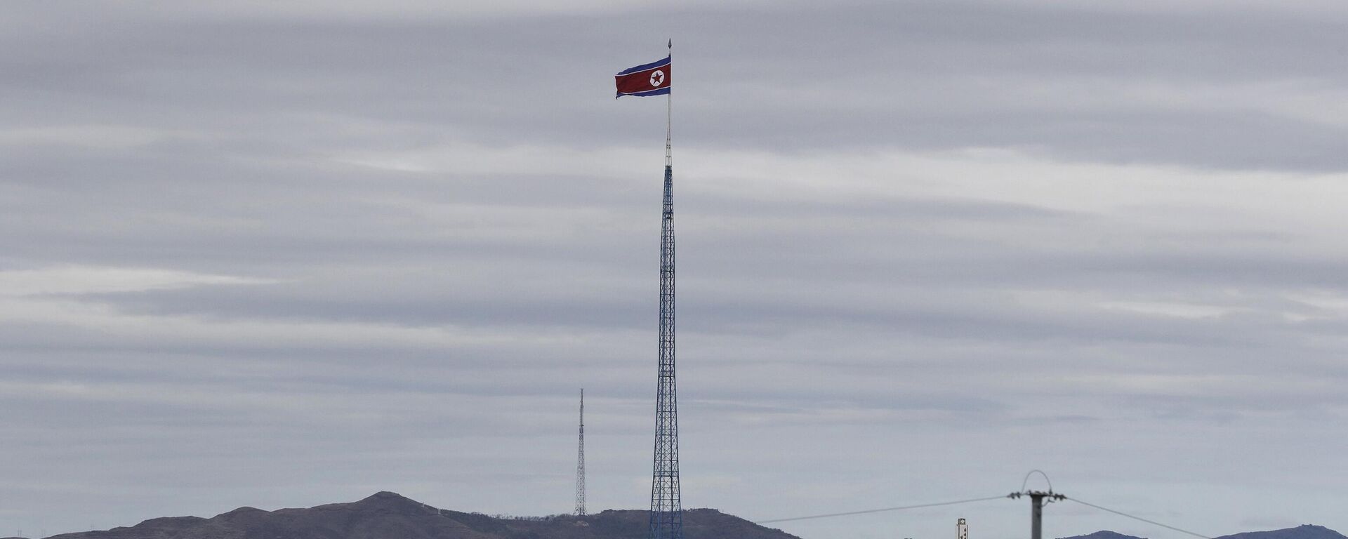Cờ Bắc Triều Tiên tại khu phi quân sự ở Paju, Hàn Quốc - Sputnik Việt Nam, 1920, 24.02.2023