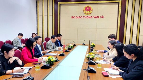 Đại diện Việt Nam gặp gỡ Đại sứ đặc mệnh toàn quyền Tây Ban Nha Pilar Mendez Jimenez về hợp tác trong lĩnh vực đường sắt - Sputnik Việt Nam