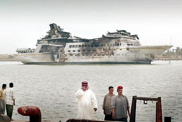 Du thuyền Al Mansur của Tổng thống Iraq bị lật đổ Saddam Hussein ở Basra, 2003. - Sputnik Việt Nam