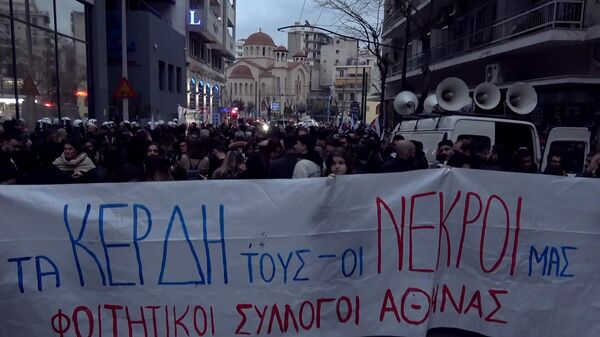 Hàng trăm người biểu tình đòi công lý cho các nạn nhân của vụ tai nạn tàu hỏa ở Hy Lạp - Sputnik Việt Nam