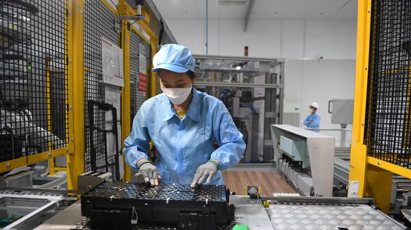 Công nhân làm việc tại nhà máy VinFast ở Việt Nam - Sputnik Việt Nam