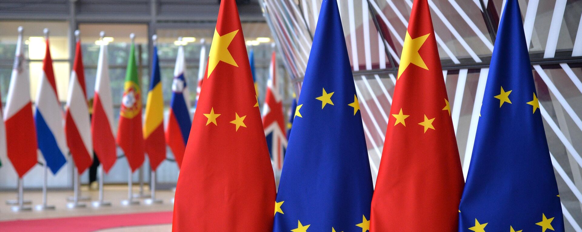 Cờ của Liên minh Châu Âu và cờ nhà nước của Cộng hòa Nhân dân Trung Hoa - Sputnik Việt Nam, 1920, 06.03.2023