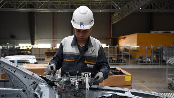 Sản xuất xe điện tại nhà máy ô tô điện VinFast tại Hải Phòng - Sputnik Việt Nam