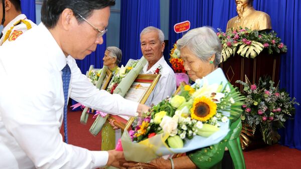Thành phố Hồ Chí Minh: Truy tặng danh hiệu cho 8 Bà Mẹ Việt Nam Anh hùng  - Sputnik Việt Nam
