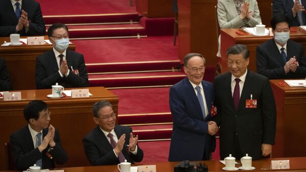 Đại hội đại biểu nhân dân toàn quốc Trung Quốc hôm thứ Sáu đã nhất trí bầu ông Tập Cận Bình tái đắc cử chức vụ Chủ tịch nước Cộng hòa Nhân dân Trung Hoa nhiệm kỳ 5 năm lần thứ ba - Sputnik Việt Nam