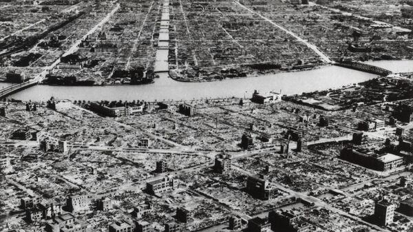 Khu công nghiệp tan hoang sau vụ Mỹ ném bom khu công nghiệp Tokyo, ngày 9/3/1945 - Sputnik Việt Nam