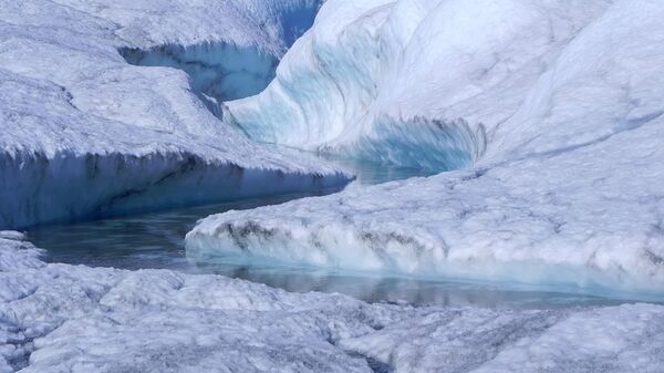 Голубая река на леднике Петермана в Гренландии - Sputnik Việt Nam