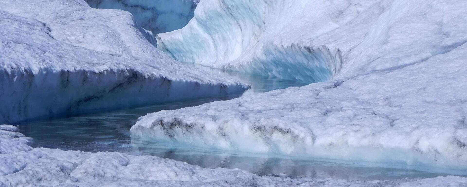 Голубая река на леднике Петермана в Гренландии - Sputnik Việt Nam, 1920, 23.03.2023