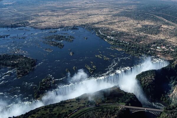 Thác Victoria trên sông Zambezi ở biên giới giữa Zambia và Zimbabwe. - Sputnik Việt Nam