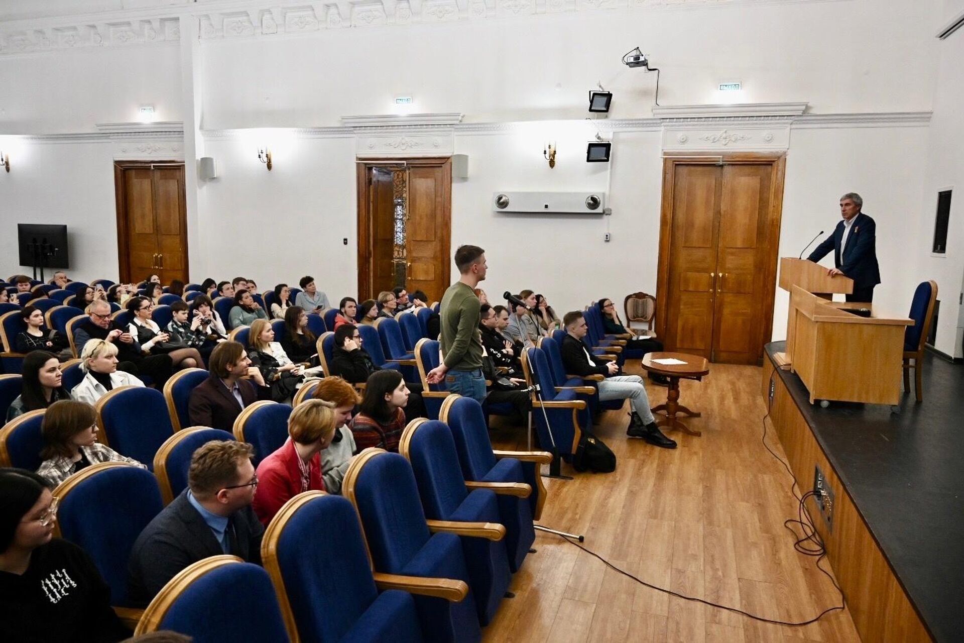 Vào ngày 14 tháng 3 tại trường Đại học Tổng hợp ngoại ngữ quốc gia Matxcơva đã diễn ra cuộc gặp gỡ của các sinh viên với anh hùng Liên Xô, anh hùng nước Nga, nhà du hành vũ trụ Krikalev Sergey Konstantinovich - Sputnik Việt Nam, 1920, 19.03.2023