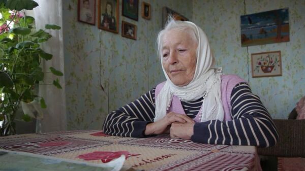 Cụ bà ở Siberia 81 tuổi tiếp tục băng qua hồ Baikal bằng giày trượt băng - Sputnik Việt Nam