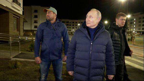 Đó là một mảnh Тhiên đường. Video cuộc gặp gỡ của tổng thống Putin với người dân Mariupol - Sputnik Việt Nam
