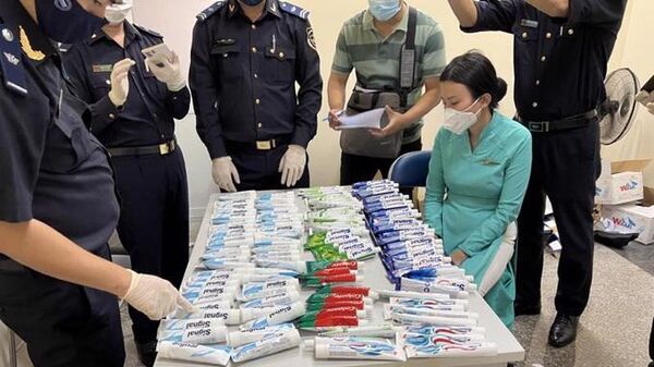 Chi cục Hải quan cửa khẩu sân bay quốc tế Tân Sơn Nhất phát hiện hơn 11kg ma túy trong hành lý của tiếp viên hàng không - Sputnik Việt Nam