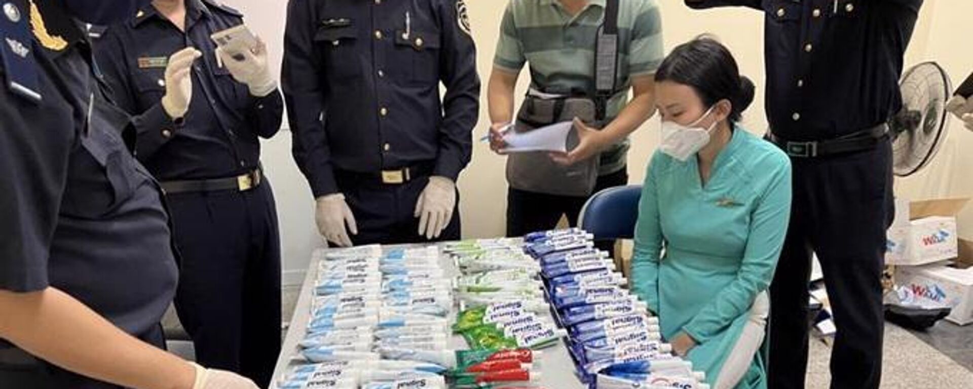 Chi cục Hải quan cửa khẩu sân bay quốc tế Tân Sơn Nhất phát hiện hơn 11kg ma túy trong hành lý của tiếp viên hàng không - Sputnik Việt Nam, 1920, 01.06.2023