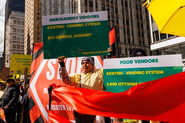 Cuộc biểu tình của những người bán hàng rong trên đường phố New York, Hoa Kỳ. - Sputnik Việt Nam