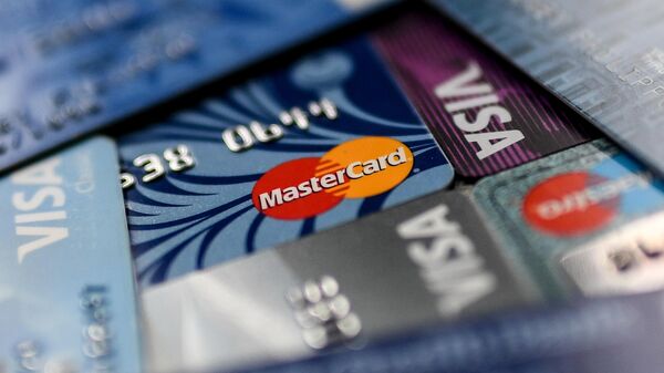 Thẻ ngân hàng của hệ thống thanh toán quốc tế VISA và MasterCard - Sputnik Việt Nam