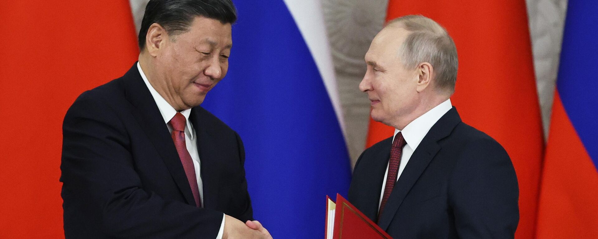 Tổng thống Nga Vladimir Putin và Chủ tịch Trung Quốc Tập Cận Bình - Sputnik Việt Nam, 1920, 24.11.2023