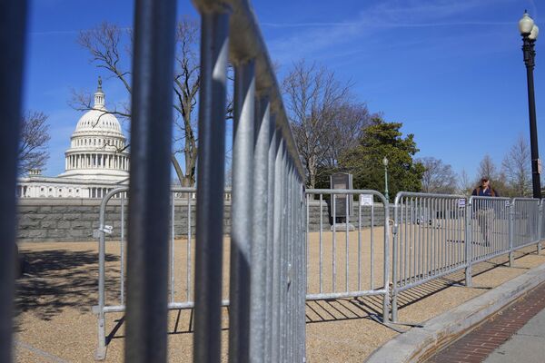 Hàng rào an ninh tại tòa nhà Quốc hội ở Washington. - Sputnik Việt Nam