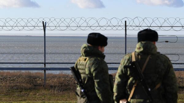 Ở Crưm, một hàng rào được xây dựng ở biên giới với Ukraina - Sputnik Việt Nam