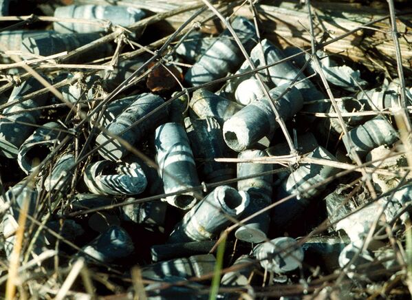 Đống đạn chống tăng 30 mm trong một nhà máy quân sự cũ ở ngoại ô Sarajevo. - Sputnik Việt Nam