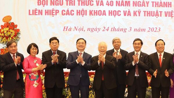 Tổng Bí thư Nguyễn Phú Trọng dự Lễ kỷ niệm 60 năm Chủ tịch Hồ Chí Minh gặp mặt đội ngũ trí thức  - Sputnik Việt Nam