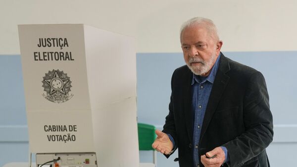 Cựu Tổng thống Brazil Luiz Inacio Lula da Silva trong cuộc tổng tuyển cử ở São Paulo năm 2022 - Sputnik Việt Nam