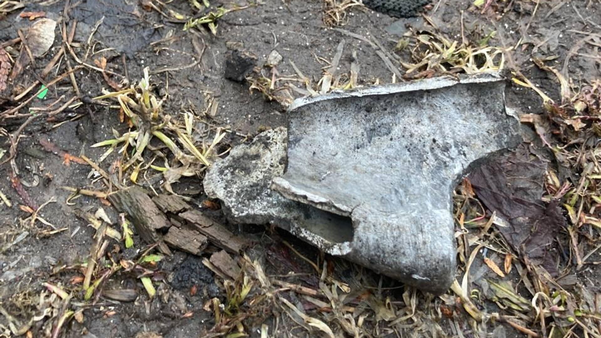 Mảnh vỡ được tìm thấy tại hiện trường vụ nổ ở Kireevsk, vùng Tula - Sputnik Việt Nam, 1920, 27.03.2023