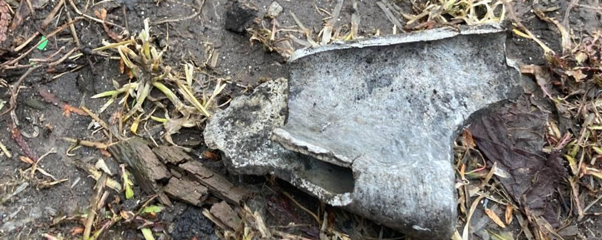 Mảnh vỡ được tìm thấy tại hiện trường vụ nổ ở Kireevsk, vùng Tula - Sputnik Việt Nam, 1920, 27.03.2023