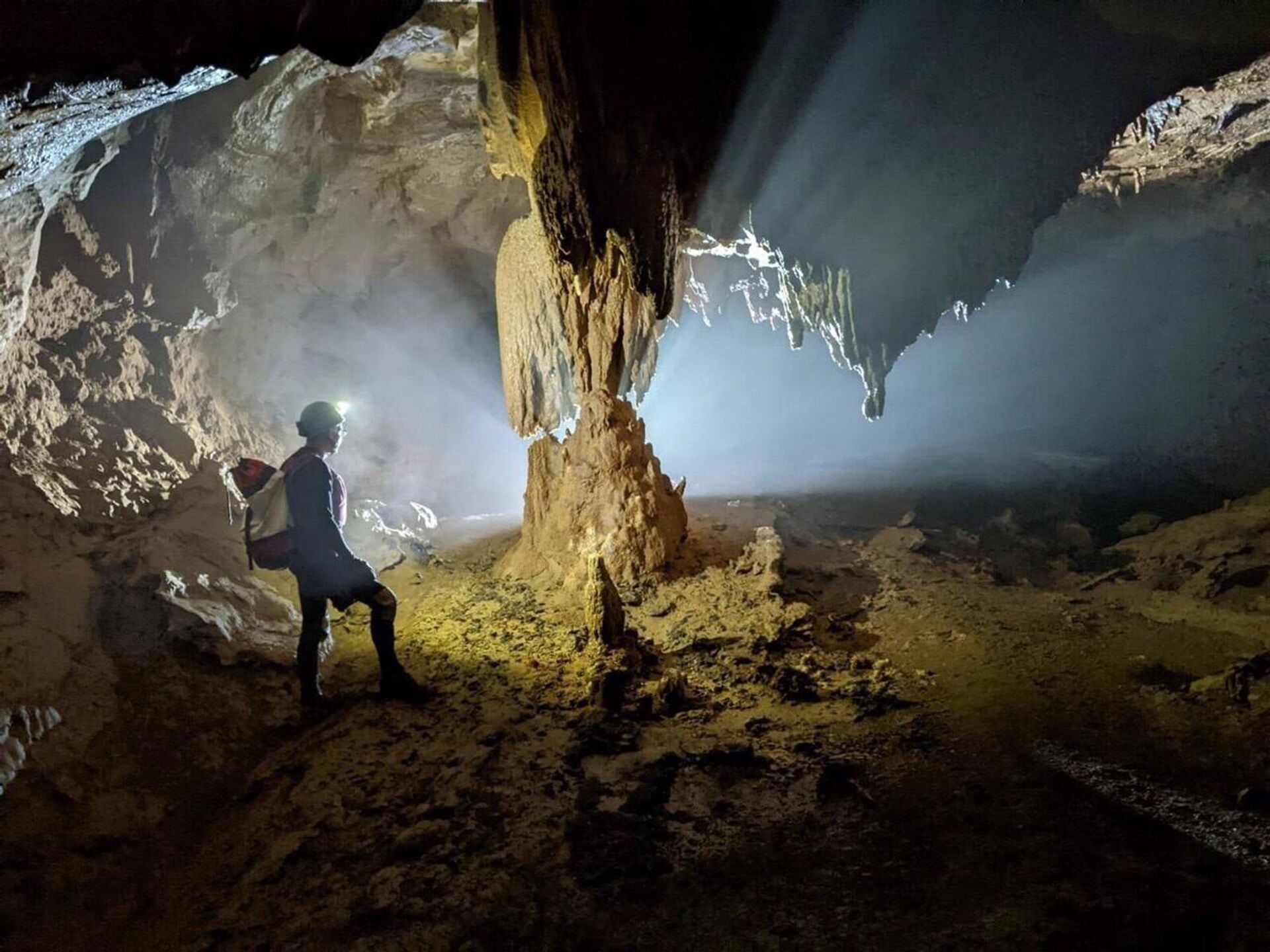 Du lịch Việt Nam: Phát hiện hơn 3 km hang động tuyệt đẹp, còn nguyên sơ ở Quảng Bình - Sputnik Việt Nam, 1920, 19.04.2023
