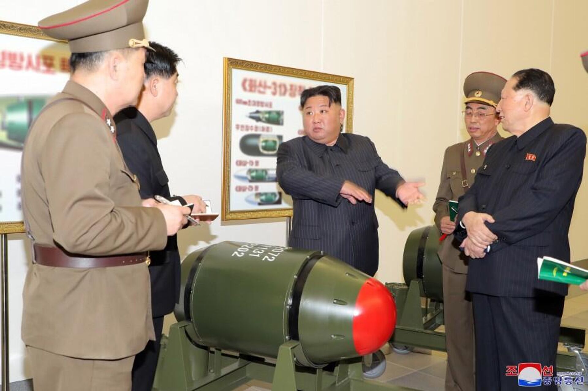 Nhà lãnh đạo Triều Tiên Kim Jong-un thảo luận về dự án vũ khí hạt nhân - Sputnik Việt Nam, 1920, 28.03.2023
