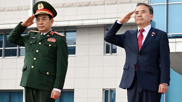 Bộ trưởng Bộ Quốc phòng Hàn Quôc Lee Jong-sup đã có cuộc gặp tại Seoul với Bộ trưởng Bộ Quốc phòng Việt Nam Phan Văn Giang - Sputnik Việt Nam