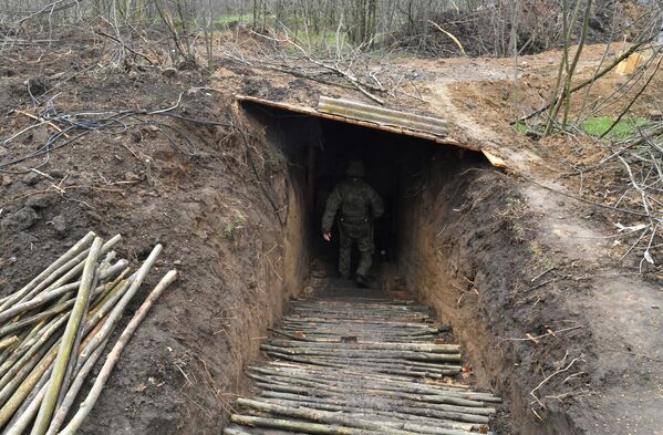 Lối vào hầm của lính huy động từ tỉnh Kaluga ở các vị trí chiến đấu ở phía Nam vùng chiến dịch quân sự đặc biệt. - Sputnik Việt Nam