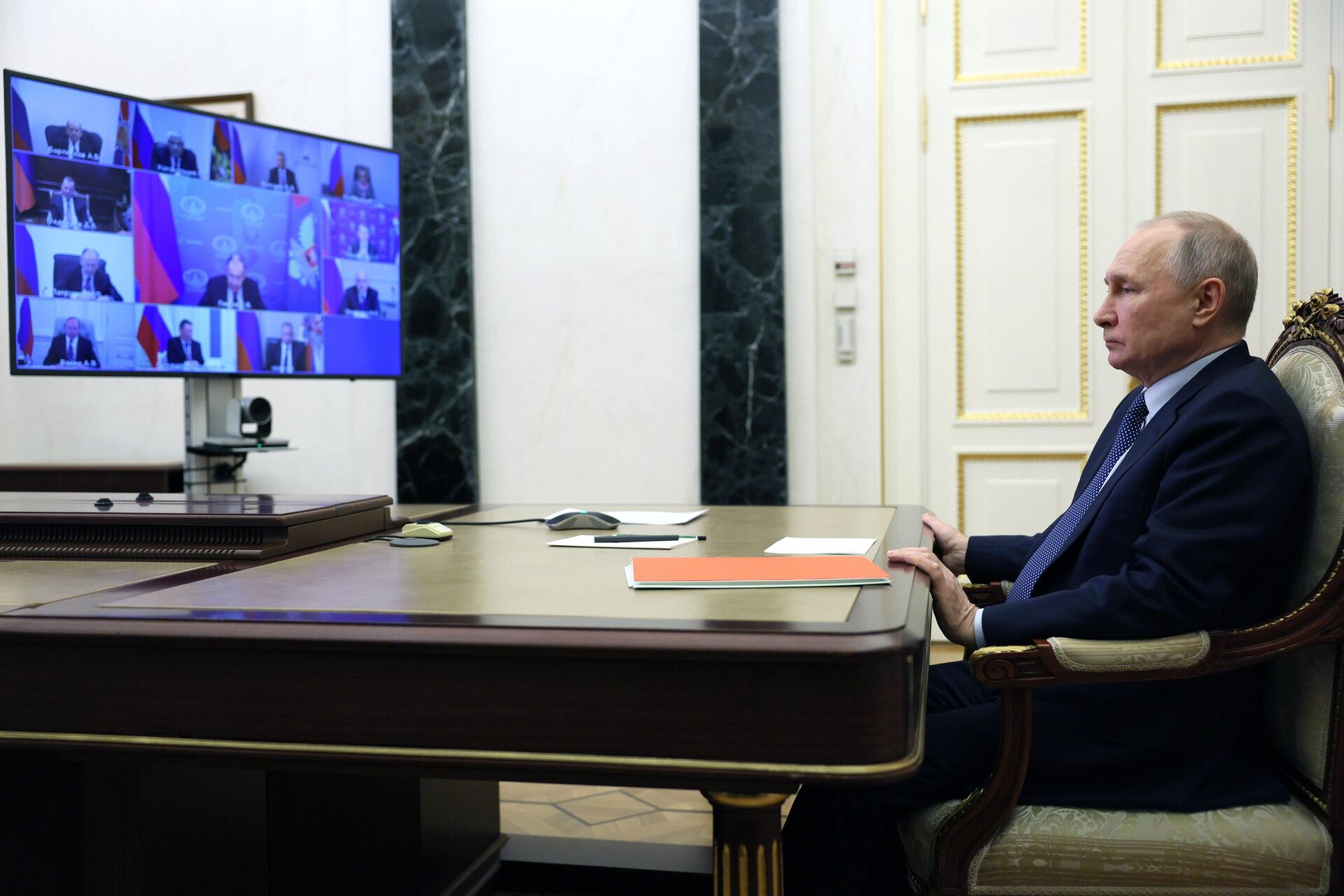 Cuộc họp của Tổng thống Putin với các thành viên thường trực của Hội đồng An ninh Liên bang Nga qua hội nghị truyền hình. - Sputnik Việt Nam, 1920, 31.03.2023