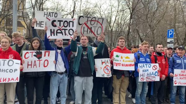 Tại Matxcơva các nhà hoạt động đã đến đại sứ quán Hoa Kỳ vào ngày kỷ niệm thành lập NATO - Sputnik Việt Nam