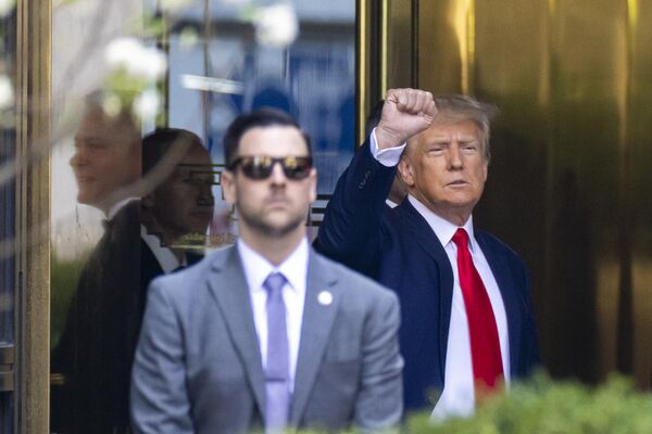Donald Trump ra tòa ở New York. - Sputnik Việt Nam