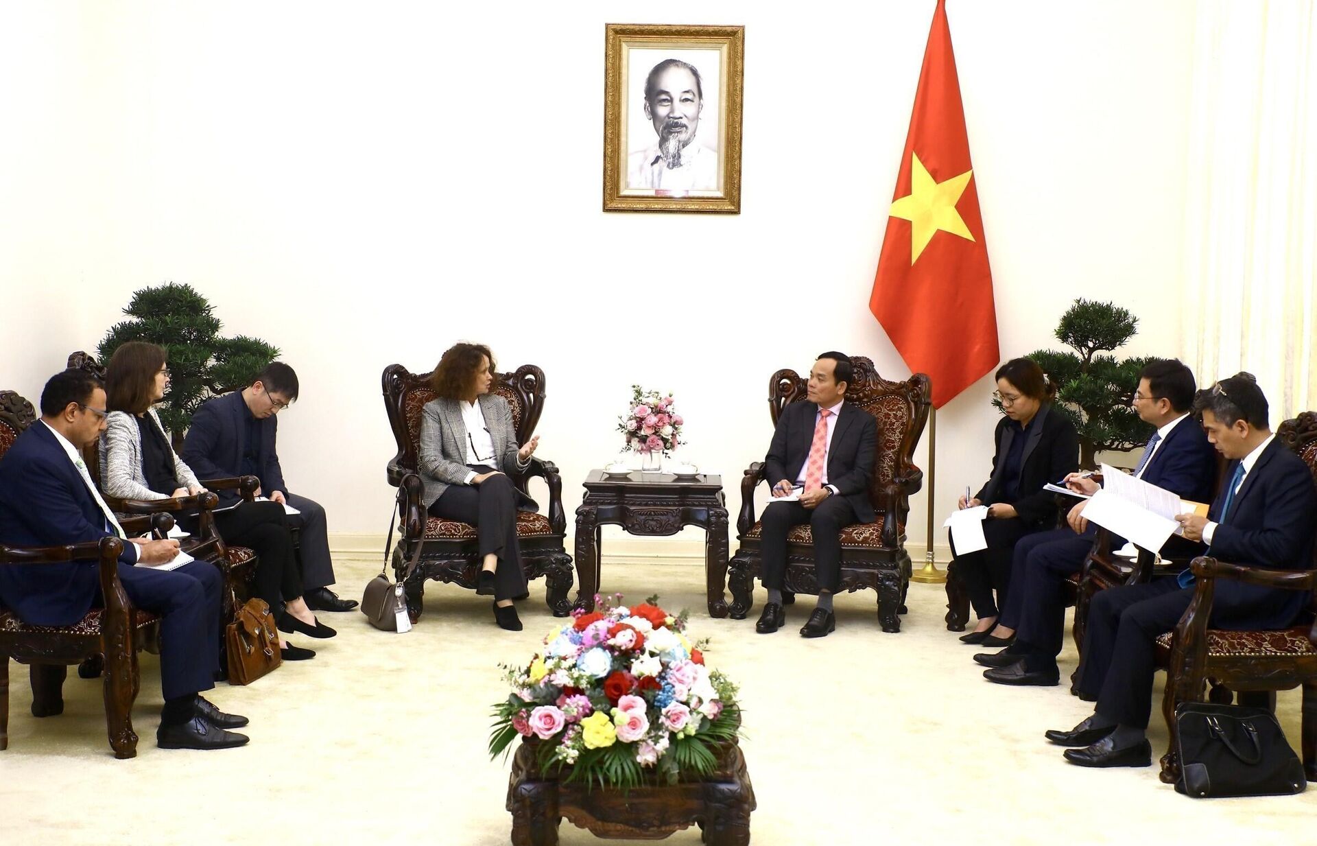 Phó Thủ tướng Trần Lưu Quang đã có buổi tiếp Giám đốc quốc gia Ngân hàng Thế giới WB tại Việt Nam Carolyn Turk chiều 4/4 - Sputnik Việt Nam, 1920, 05.04.2023