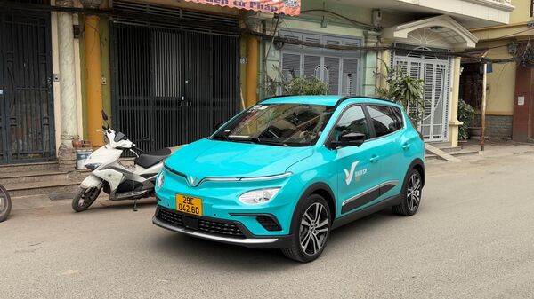 Taxi điện VinFast sắp chính thức hoạt động Việt Nam: Người dân nghĩ gì? - Sputnik Việt Nam