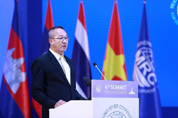 Tổng Thư ký Văn phòng Tài nguyên nước quốc gia Vương quốc Thái Lan Surasri Kidti Monton phát biểu. - Sputnik Việt Nam