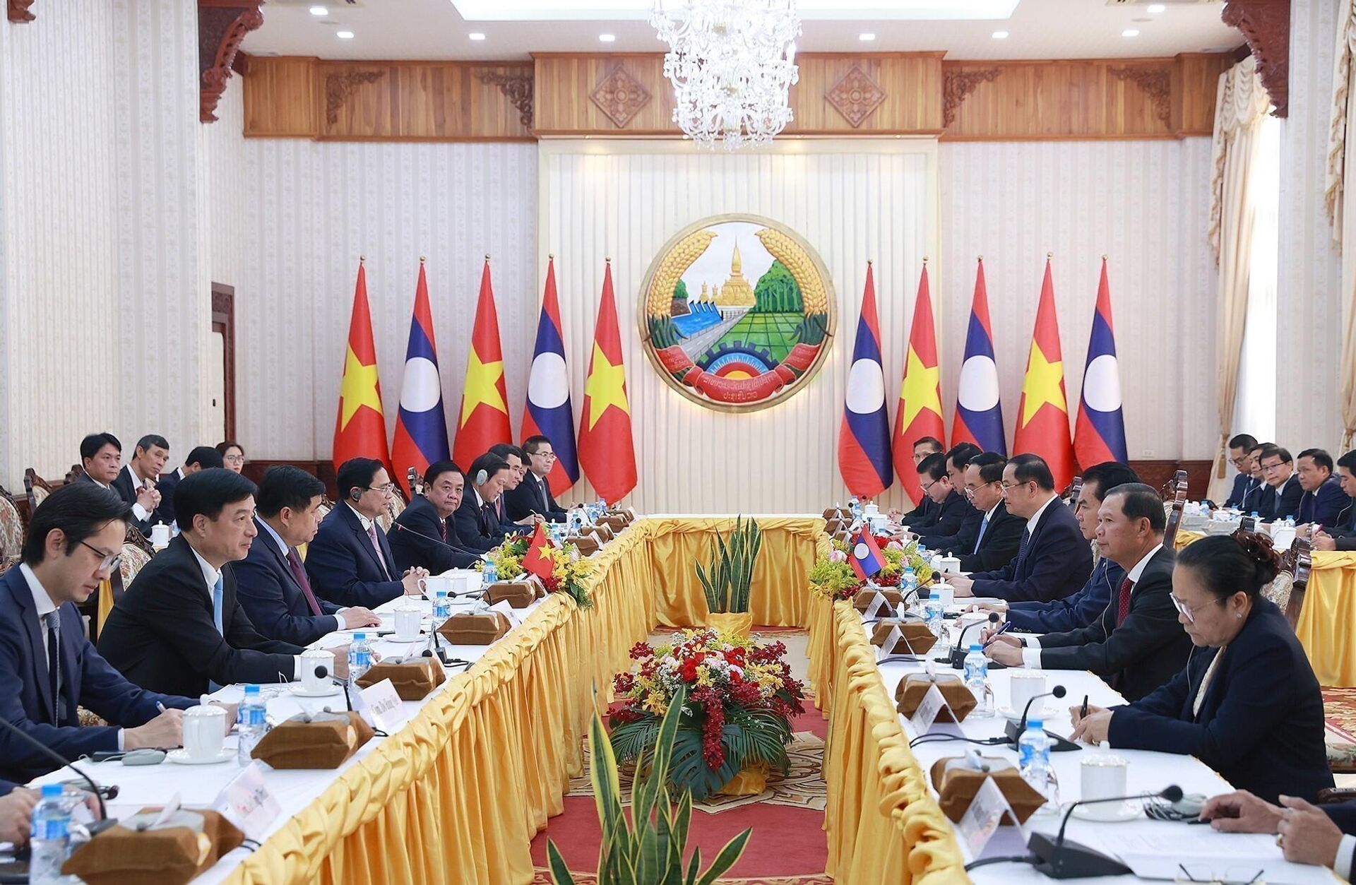Thủ tướng Việt Nam và Lào gặp nhau bên lề Hội nghị Cấp cao MRC lần thứ 4 - Sputnik Việt Nam, 1920, 07.04.2023