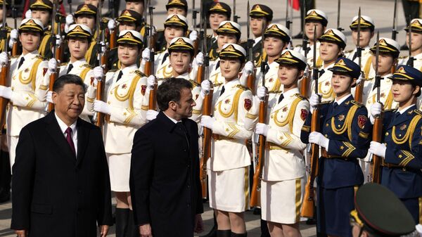 Tổng Thống Pháp Emmanuel Macron tới thăm Chủ tịch Trung Quốc Tập Cận Bình  - Sputnik Việt Nam