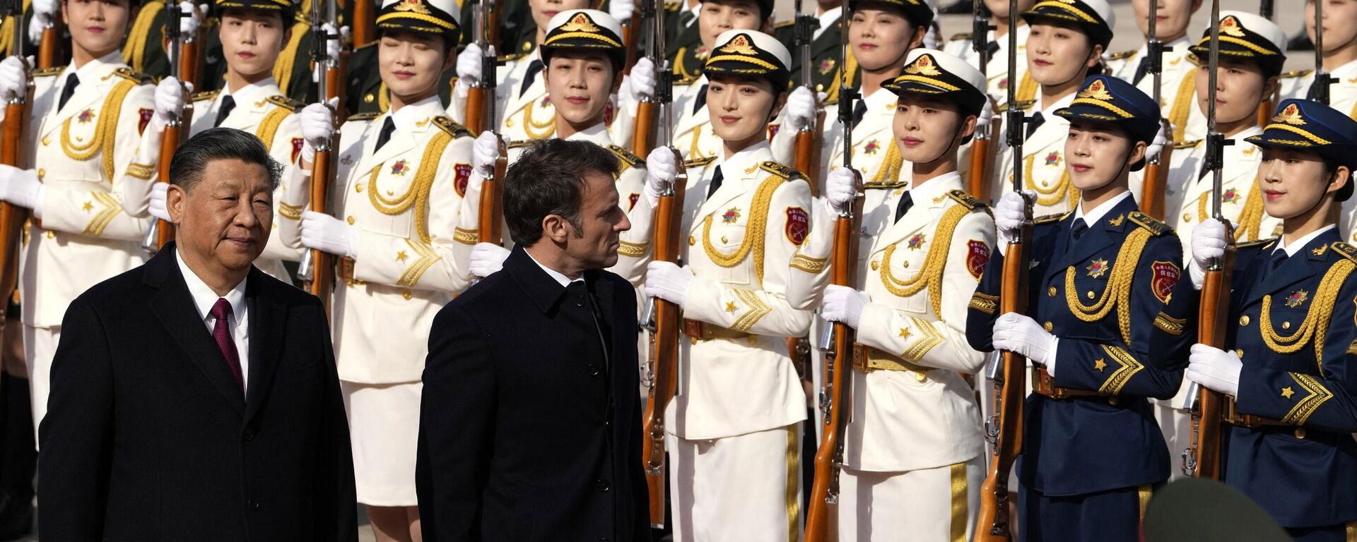 Tổng Thống Pháp Emmanuel Macron tới thăm Chủ tịch Trung Quốc Tập Cận Bình  - Sputnik Việt Nam, 1920, 07.04.2023
