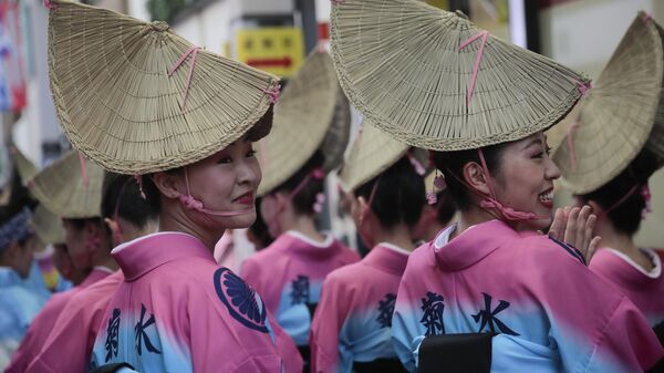 Những cô gái Nhật tại lễ hội Koenji Awa-Odori, thành phố Tokyo - Sputnik Việt Nam