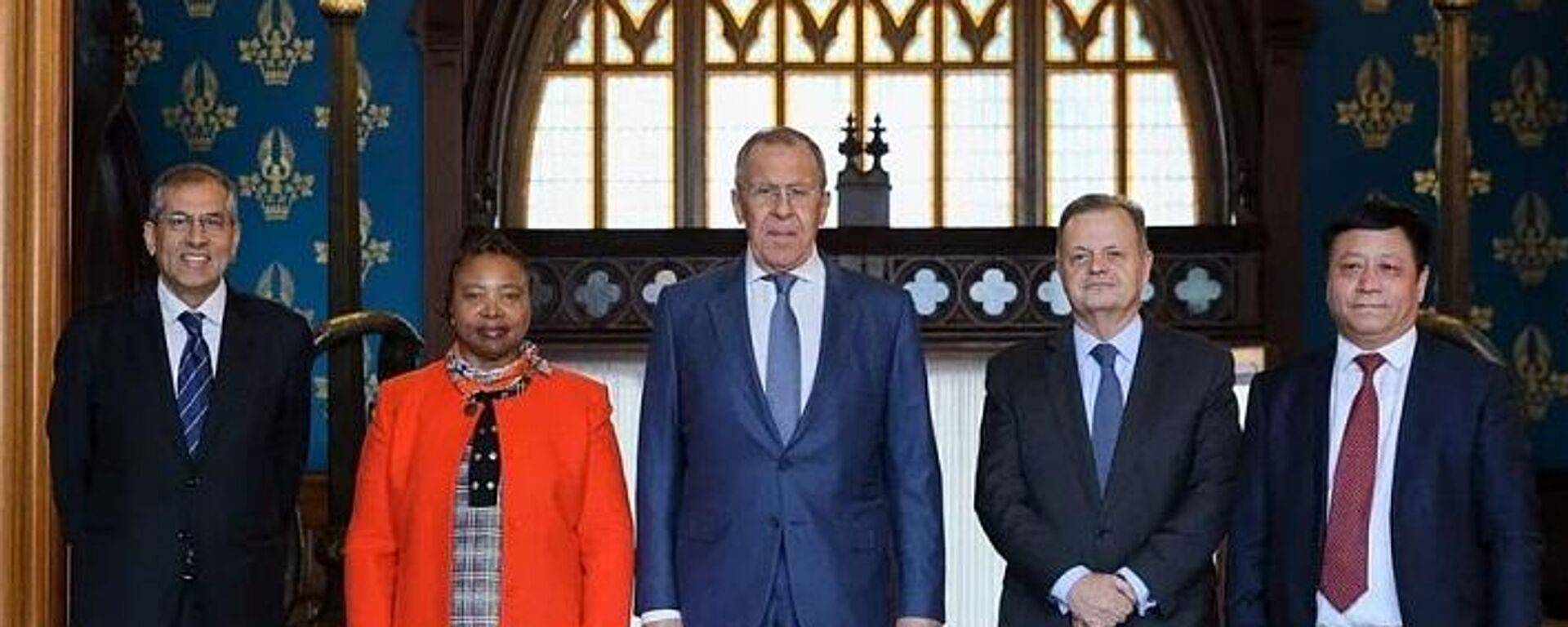 Ngoại trưởng Nga Sergei Lavrov trong cuộc gặp với những người đứng đầu cơ quan đại diện ngoại giao của các nước BRICS được công nhận tại Moscow dưới hình thức bữa sáng làm việc - Sputnik Việt Nam, 1920, 11.04.2023
