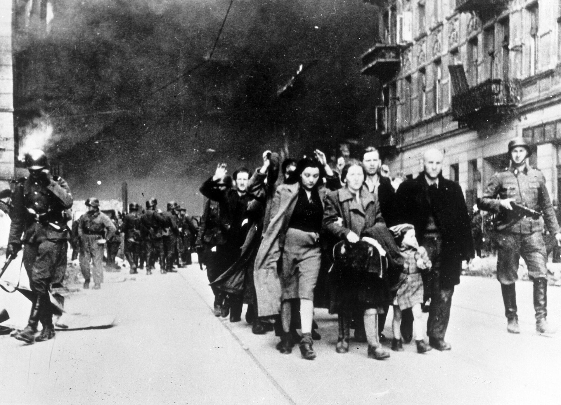 Cư dân của trại tập trung Ghetto Warsaw được gửi đến trại tử thần Treblinka. 1942  - Sputnik Việt Nam, 1920, 11.04.2023