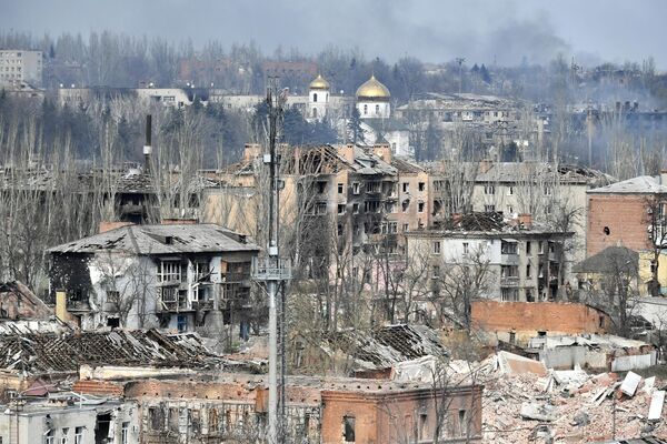 Tòa nhà bị phá hủy ở trung tâm Artemovsk. - Sputnik Việt Nam