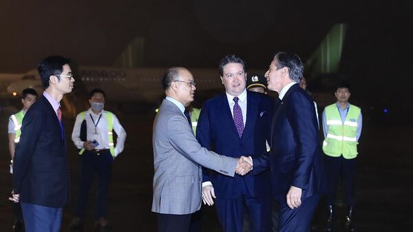 Bộ trưởng Ngoại giao Hoa Kỳ Antony Blinken đến sân bay quốc tế Nội Bài (Hà Nội). - Sputnik Việt Nam