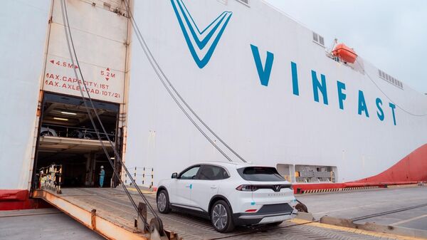 Lô xe điện VinFast VF 8 thứ 2 xuất khẩu sang thị trường Bắc Mỹ - Sputnik Việt Nam