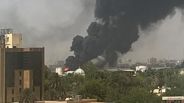 Tòa nhà đang cháy ở Khartoum - Sputnik Việt Nam