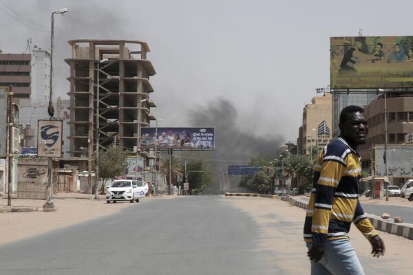 Cư dân Khartoum trên con đường vắng vẻ. - Sputnik Việt Nam