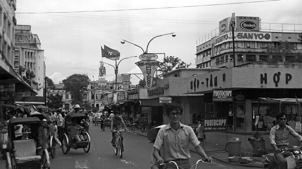 Một trong những con đường của Sài Gòn những ngày đầu sau ngày thành phố giải phóng. - Sputnik Việt Nam